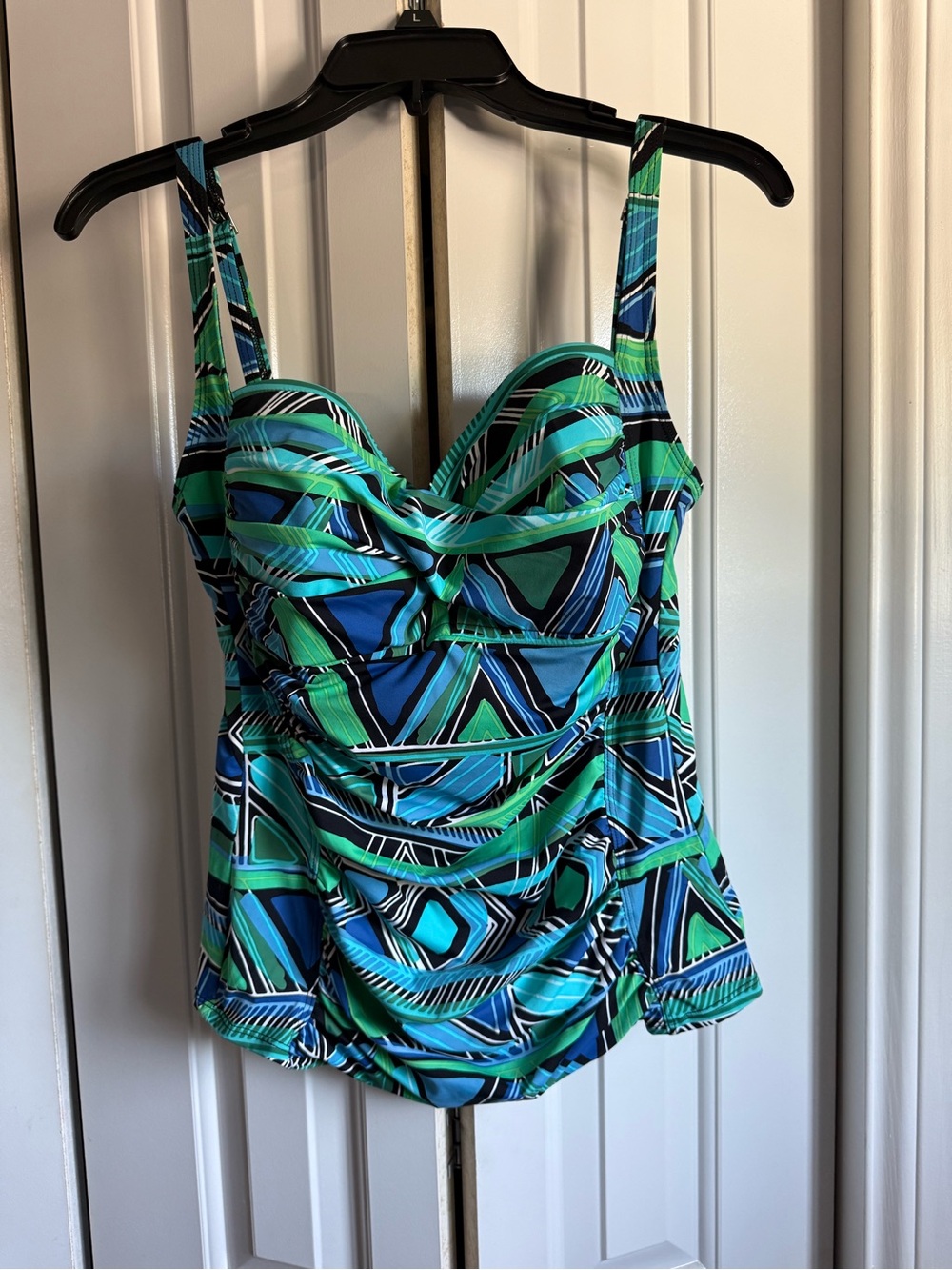 LA BLANCA Blue & Green Geometric Twist Front Tankini Top